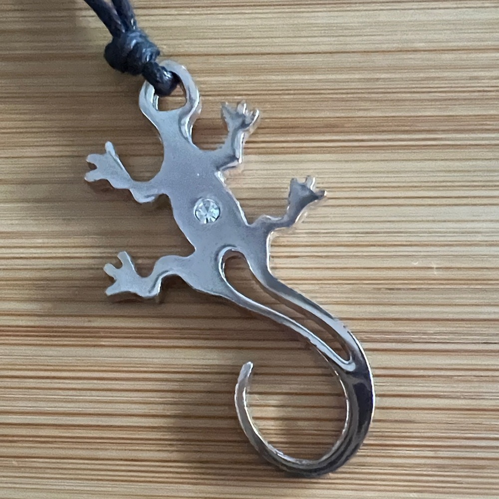 Silvertone Lizard Pendant Necklace on Black Cord 18"